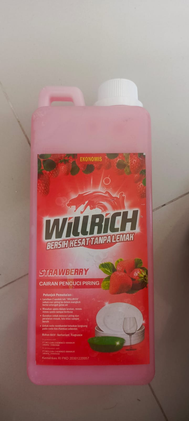 Strawberry Fresh: Sabun Cuci Piring Willrich yang Menggoda